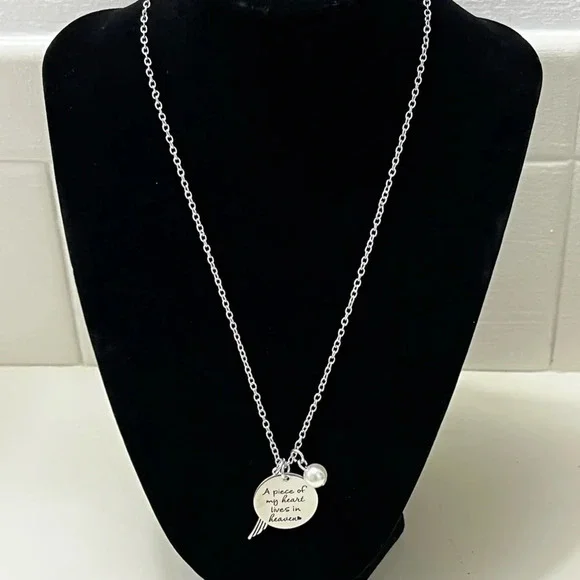 “A piece of my heart lives in heaven" necklace - Picture 2 of 8